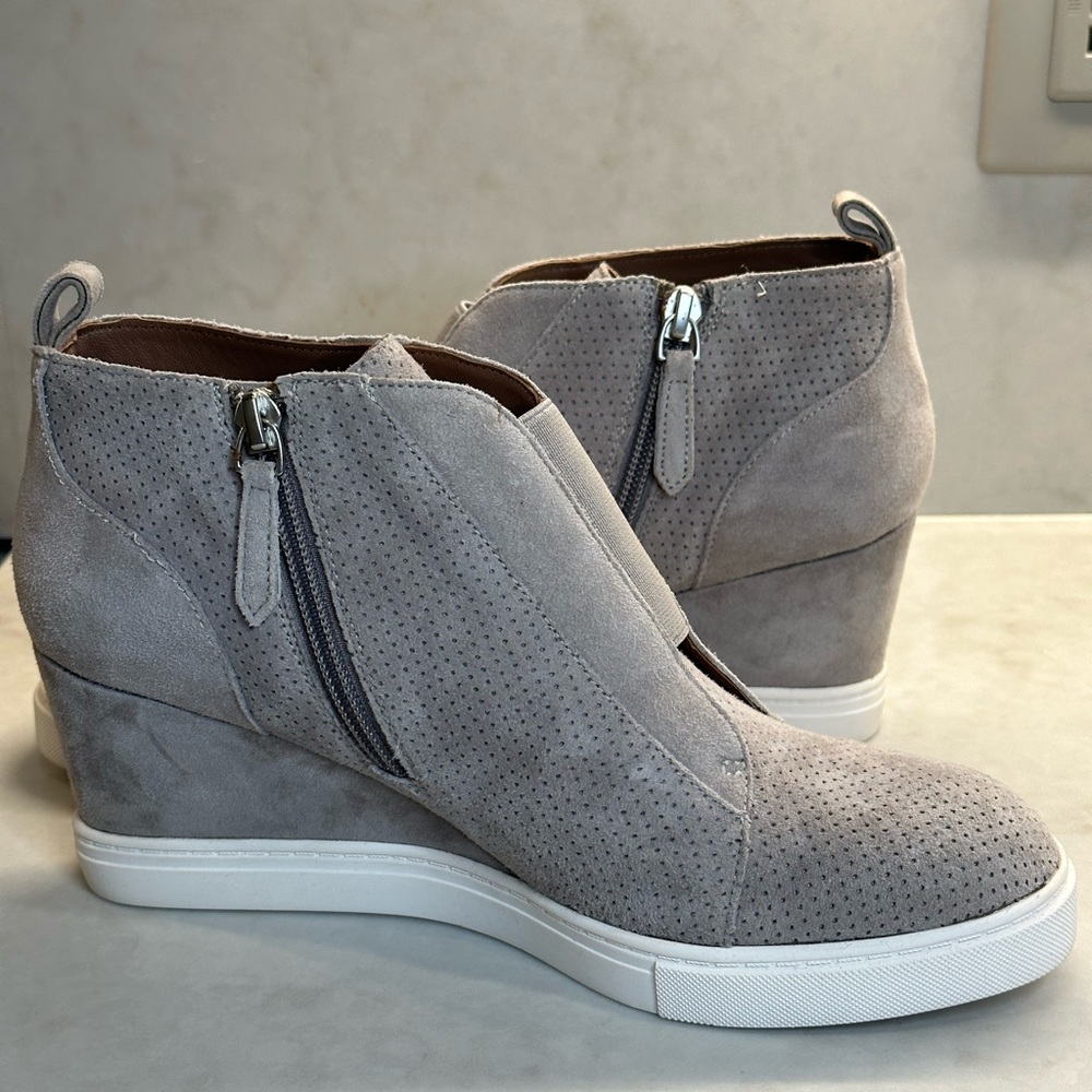 Gray Suede Wedge Bootie Women’s Size 7.5